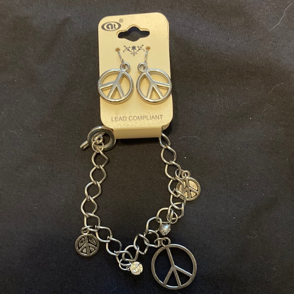 Peace Sign silver tone bracelet and earrings set NEW